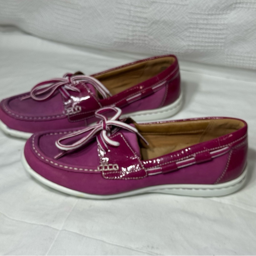 Clark Artisan Women’s Pink Patent‎ Leather Boat Shoes Loafers size 6.5